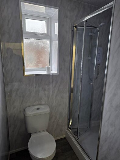 1 Bedroom Flat To Rent In Ashton Road, Oldham, Greater Manchester, OL8