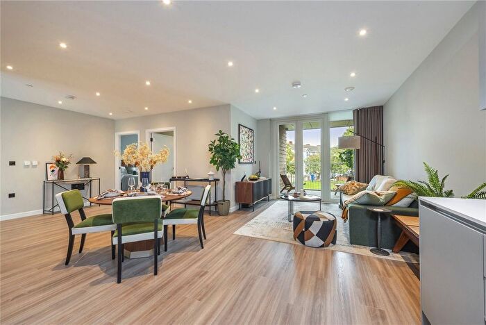 1 Bedroom Flat For Sale In Park North, Stamford Road, N15