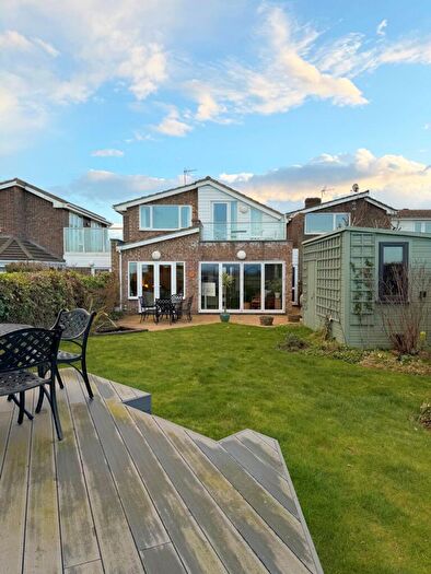 4 Bedroom Link Detached House For Sale In The Ridge, Walton-on-the-naze, CO14