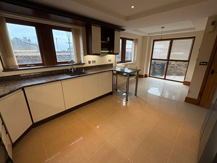 4 Bedroom Detached House For Sale In Reva Syke Road, Clayton, Bradford, BD14