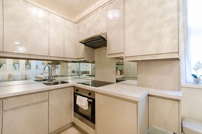 1 Bedroom Flat To Rent In Nevern Square, Earls Court, London, SW5