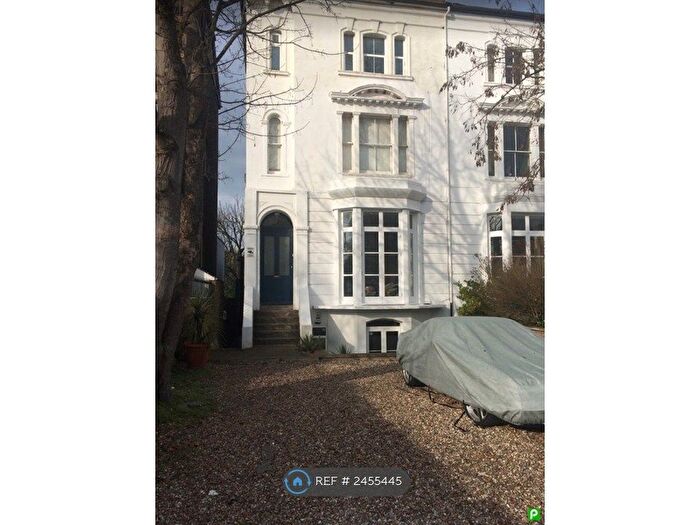 2 Bedroom Flat To Rent In Lonsdale Road, London, SW13