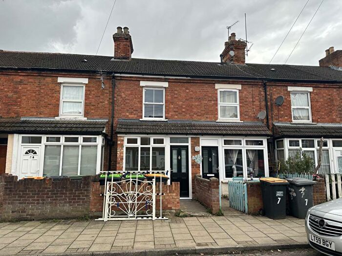 2 Bedroom End Of Terrace House To Rent In Dunville Road, Bedford, MK40