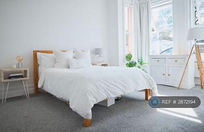 3 Bedroom Flat To Rent In Queensland Road, Bournemouth, BH5