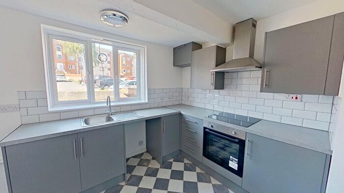 3 Bedroom Flat To Rent In Regency Court, Whetley Lane, Bradford, BD8