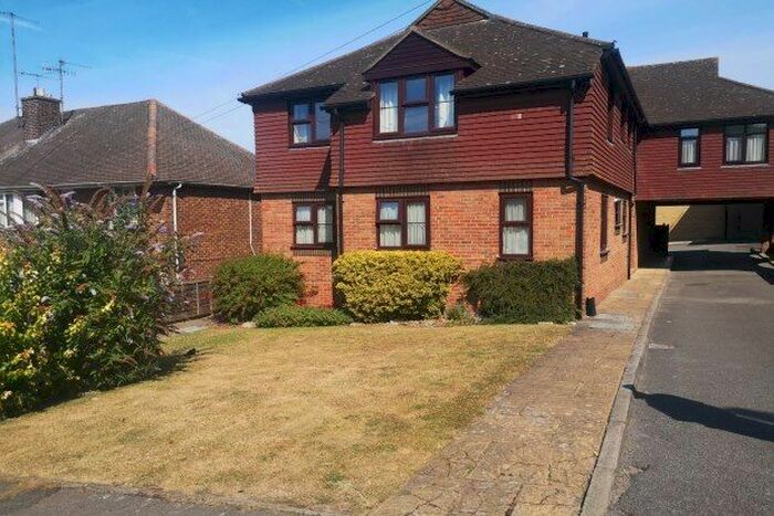 2 Bedroom Flat To Rent In Five Bells Lane, Rochester, ME1