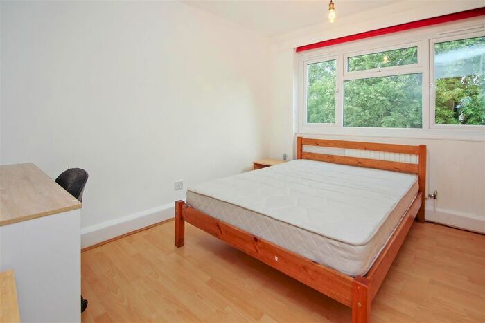 3 Bedroom Flat To Rent In Beecroft Close, Canterbury, CT2