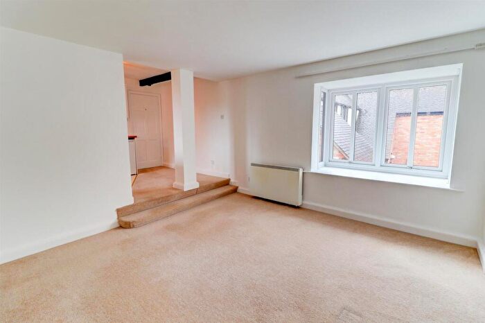 2 Bedroom Flat To Rent In School Lane, Kenilworth, CV8