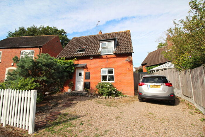 2 Bedroom Detached House To Rent In Bridgecote Lane, SS15