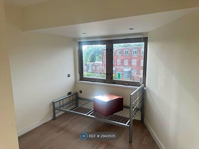 1 Bedroom Flat To Rent In Cleeve Road, Sutton, KT22