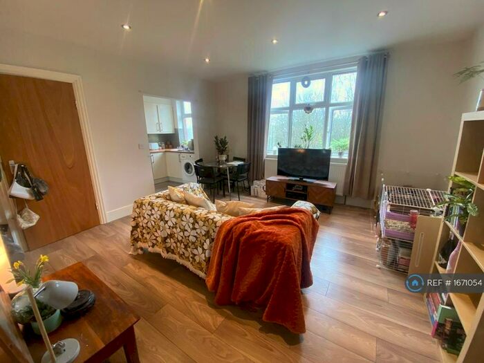 1 Bedroom Flat To Rent In Balbec Avenue, Leeds, LS6