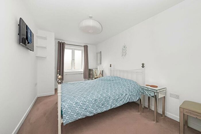 1 Bedroom Apartment For Sale In Worcester Close, Penge, London, SE20