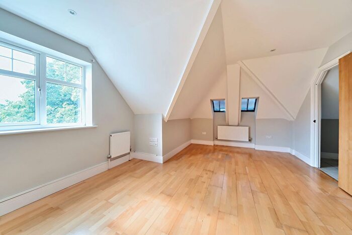 1 Bedroom Flat To Rent In Addlestone Park, Addlestone, KT15