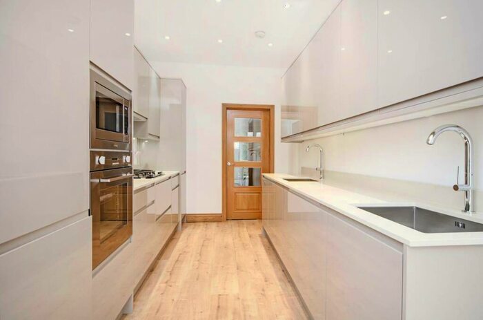 5 Bedroom Semi-Detached House To Rent In Temple Gardens, Temple Fortune, London, NW11
