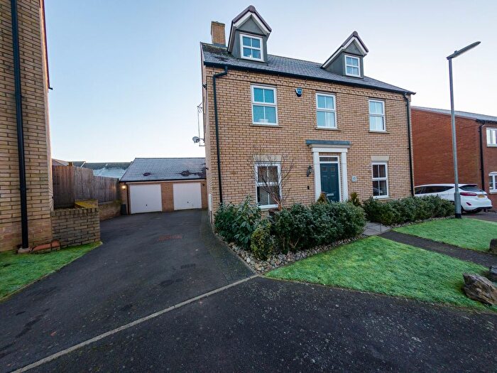 5 Bedroom Detached House For Sale In Heron Road, Leighton Buzzard, LU7