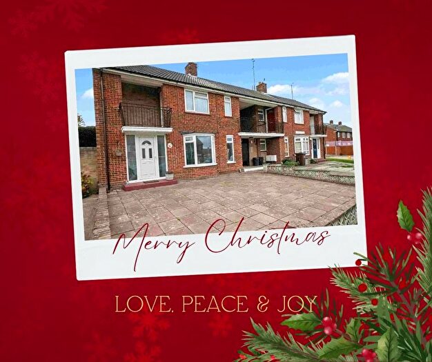 3 Bedroom Terraced House For Sale In Kenilworth Gardens, Rainham, ME8