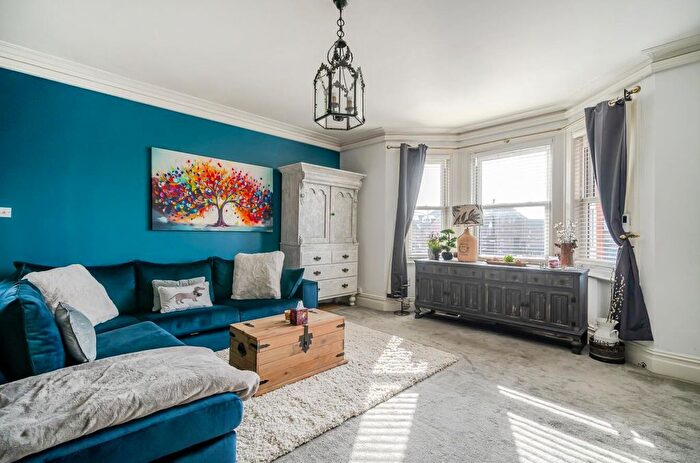 1 Bedroom Flat For Sale In Silverthorne, London Road, Camberley, GU15