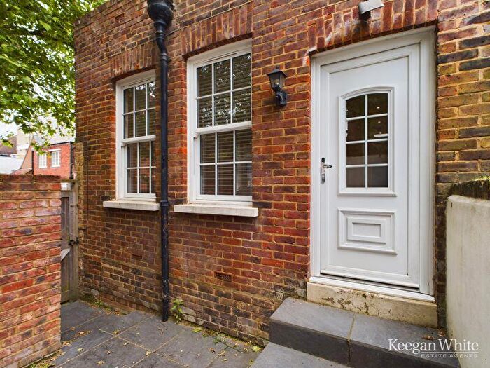 2 Bedroom Maisonette To Rent In High Street, High Wycombe, HP11