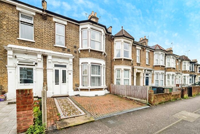 4 Bedroom Terraced House For Sale In Grove Green Road, Leyton, London, E11