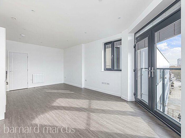 Studio To Rent In - High Road, London, N20