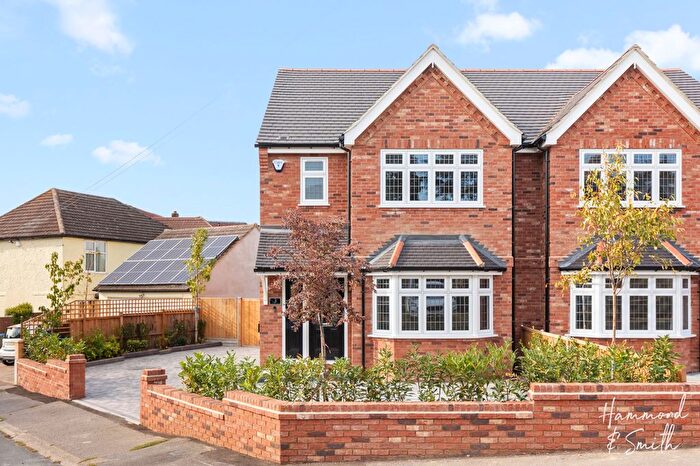 4 Bedroom Semi-Detached House For Sale In Woodberry Down, Epping, CM16