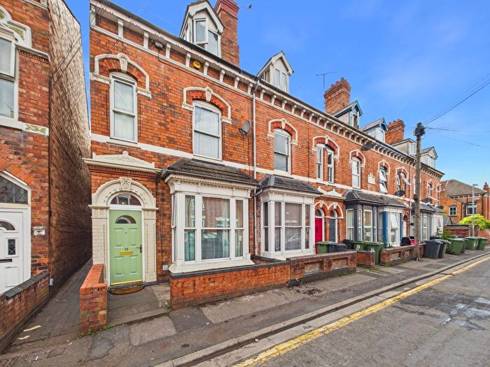 3 Bedroom End Terrace House For Sale In Middle Street, Worcester, Worcestershire, WR1