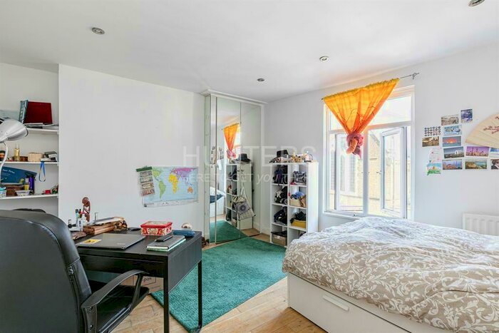 3 Bedroom Flat To Rent In Kentish Town Road, London, NW1