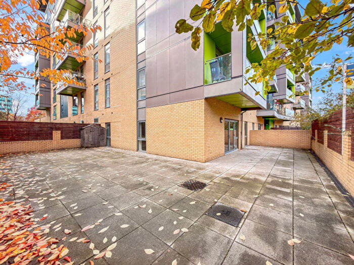 2 Bedroom Flat For Sale In Lakeside Drive, Park Royal, NW10