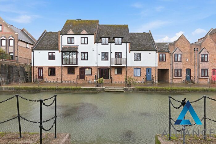 4 Bedroom Terraced House For Sale In Waterman Way, London, E1W