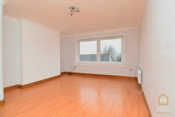 3 Bedroom Flat To Rent In Kilcreggan View, Inverclyde, Greenock, PA15