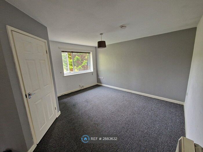 1 Bedroom Flat To Rent In Sledmoor Road, Manchester, M23