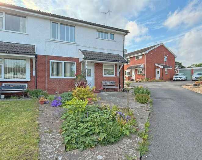 2 Bedroom Flat For Sale In Harp Court, Abergele, Conwy, LL22