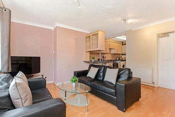5 Bedroom Apartment To Rent In Belsize Park, London, NW5