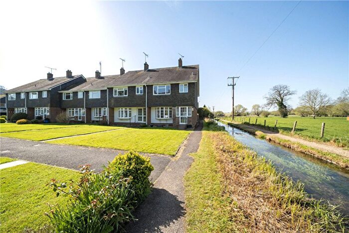 3 Bedroom Terraced House For Sale In Nelson Close, Stockbridge, Hampshire, SO20