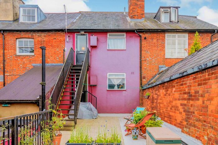 1 Bedroom Apartment To Rent In Winchester High Street, SO23