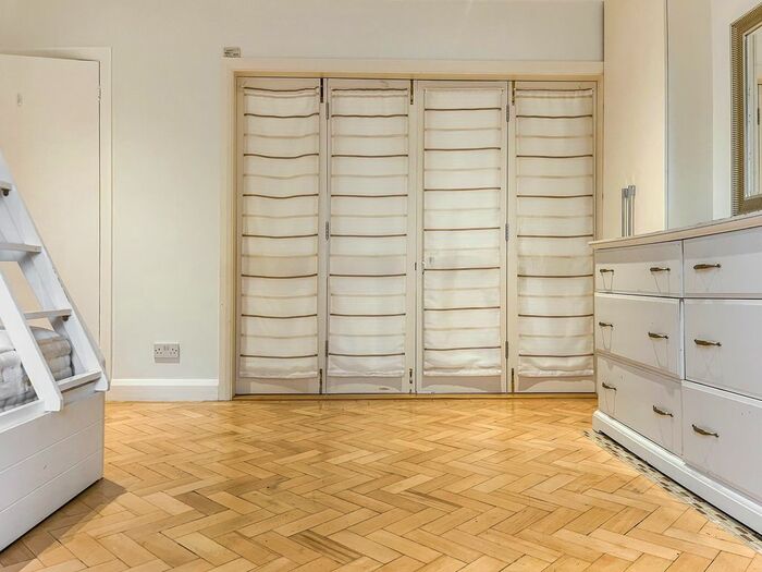 2 Bedroom Flat To Rent In Cambridge Park, Twickenham, TW1