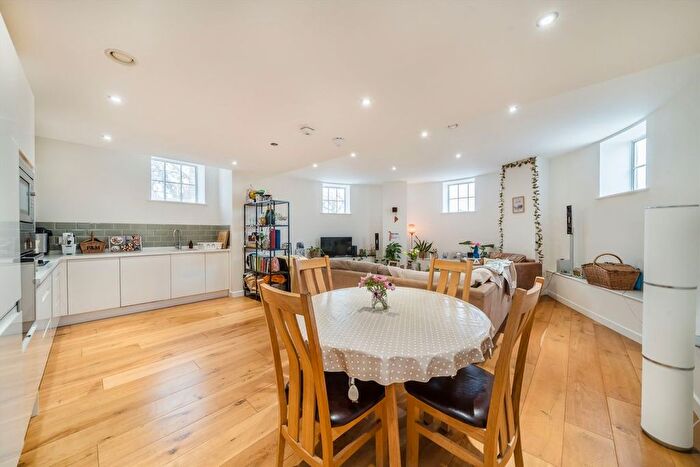 2 Bedroom Flat For Sale In Kennington Road, Kennington, SE11