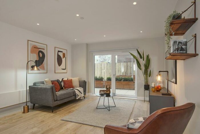 2 Bedroom Apartment To Rent In Pin Yard Leeds, LS11