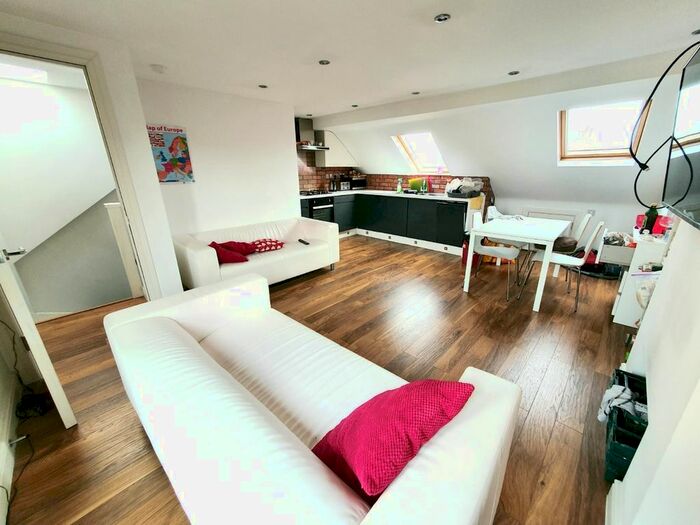 4 Bedroom Flat To Rent In Eastern Road, Bounds Green, N22