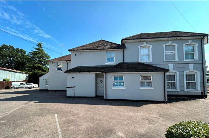 2 Bedroom Flat To Rent In Vale Court, Station Approach, GU12