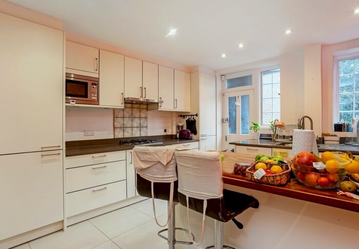 4 Bedroom Flat To Rent In Richmond Hill, Richmond, TW10