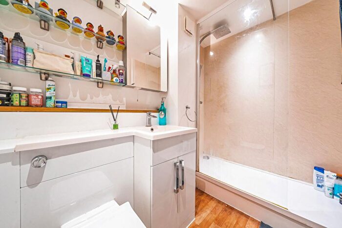2 Bedroom Flat For Sale In George Beard Road, Deptford, London, SE8