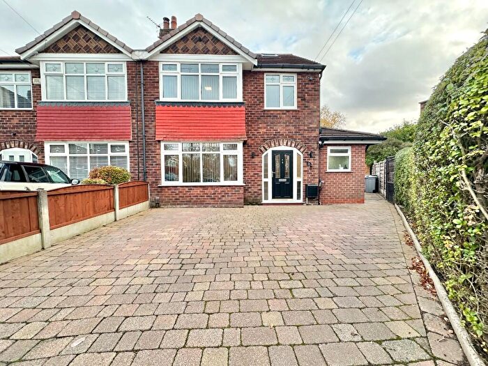 6 Bedroom Semi Detached House For Sale In Chilcote Avenue, Sale, Greater Manchester, M33