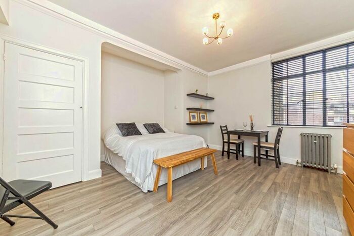 Studio To Rent In Upper Woburn Place, London, WC1H