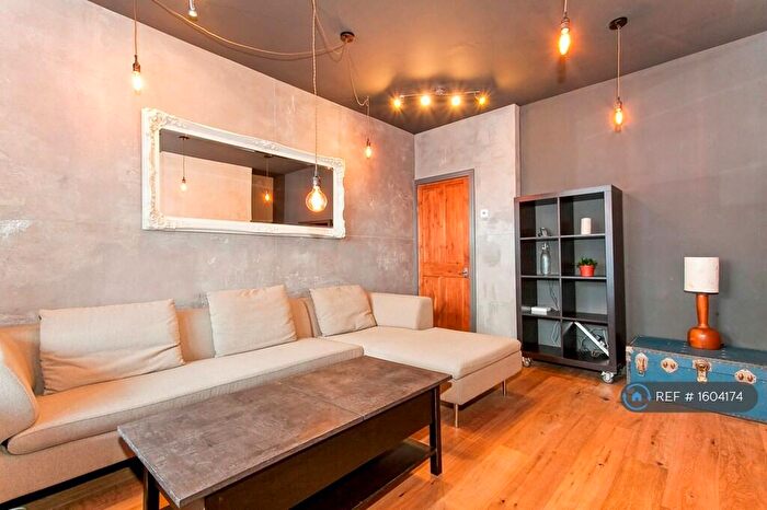 3 Bedroom Flat To Rent In Shadwell Gardens, London, E1