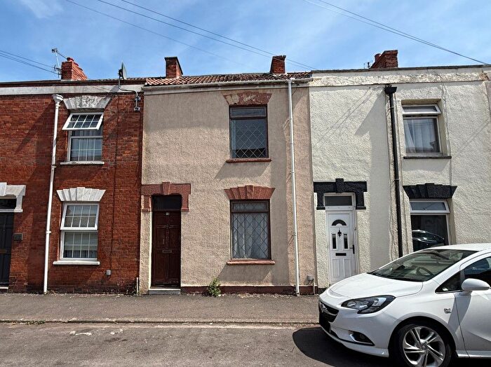 2 Bedroom Terraced House For Sale In Wellington Road, Bridgwater, Somerset, TA6