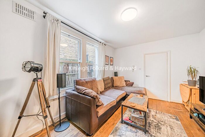 2 Bedroom Flat To Rent In Brightwell Crescent, London, SW17