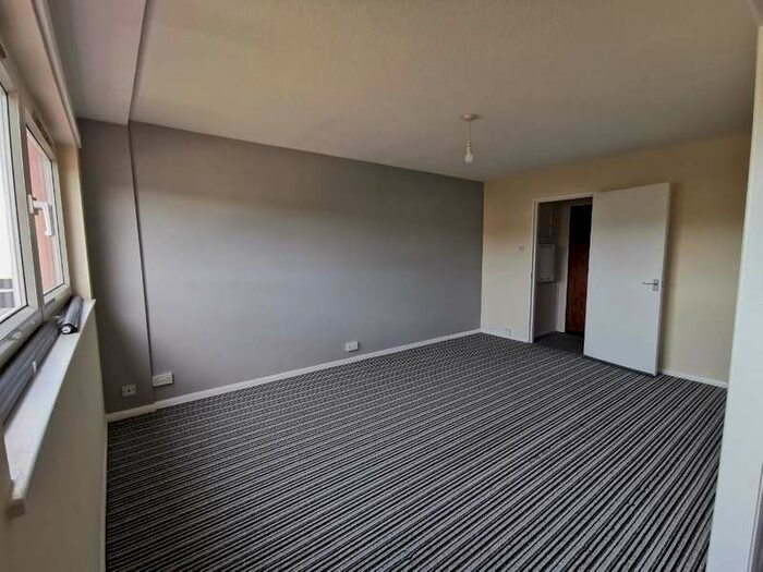 2 Bedroom Flat To Rent In Beaconview Road, West Bromwich, West Midlands, B71