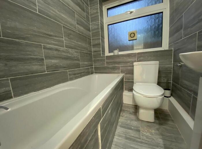 2 Bedroom Flat To Rent In Brandon Estate, London, SE17