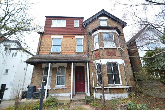 2 Bedroom Apartment To Rent In Birdhurst Rise, South Croydon, CR2